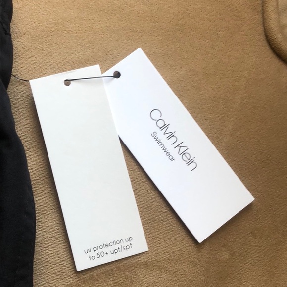 Calvin Klein - Picture 2 of 5